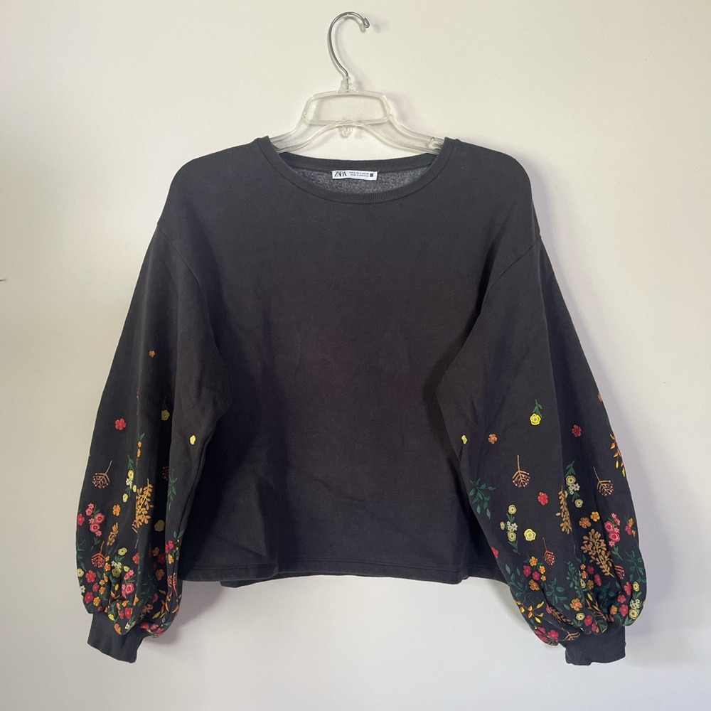 Zara Sweatshirt with Colorful Floral Graphics